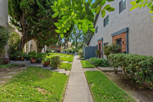 Foto del edificio - Spacious 3-Bedroom Townhome Near UCSD & UT...