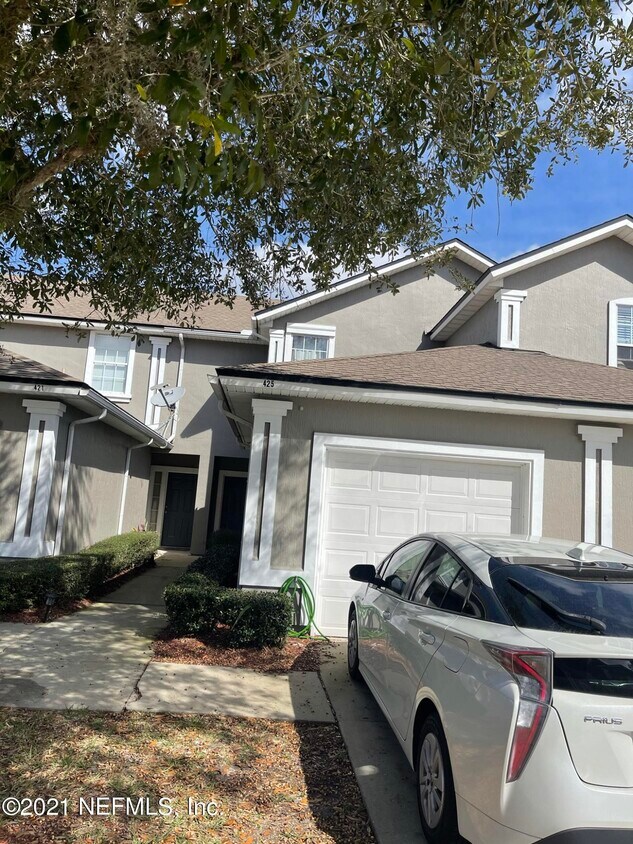 Primary Photo - 425 Scrub Jay Dr
