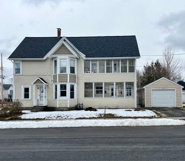Building Photo - 28 7th Ave