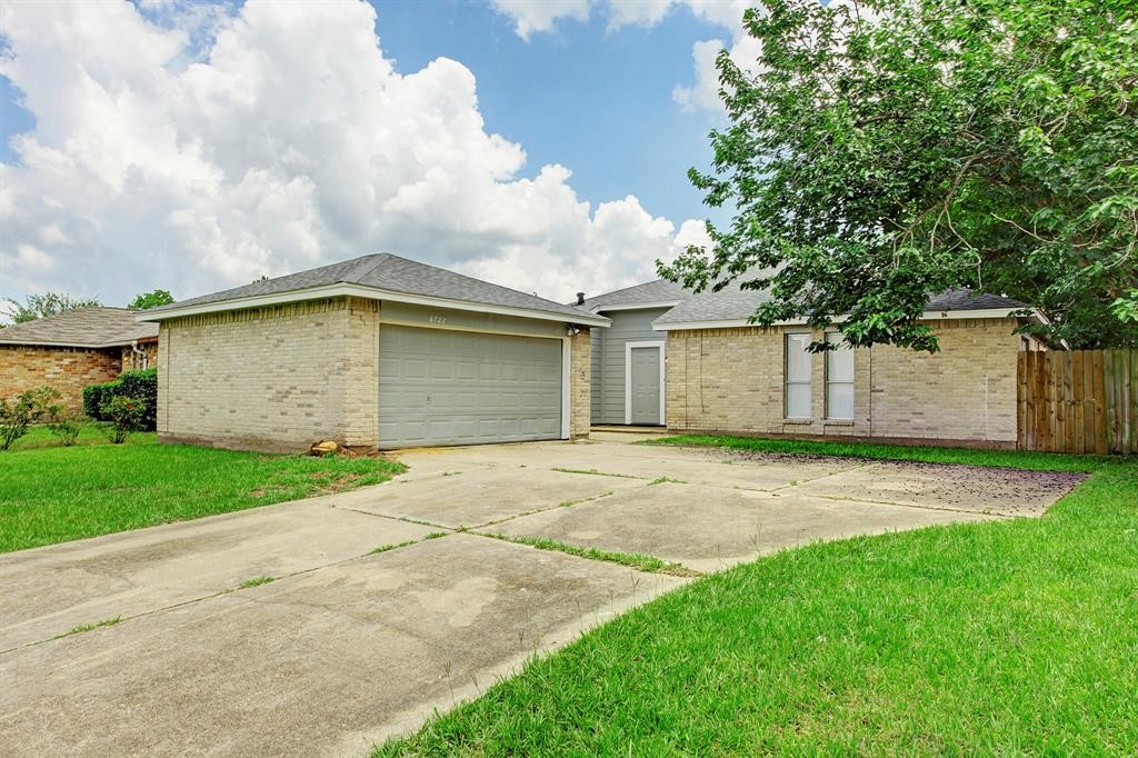 Primary Photo - 8722 Parkway Forest Dr