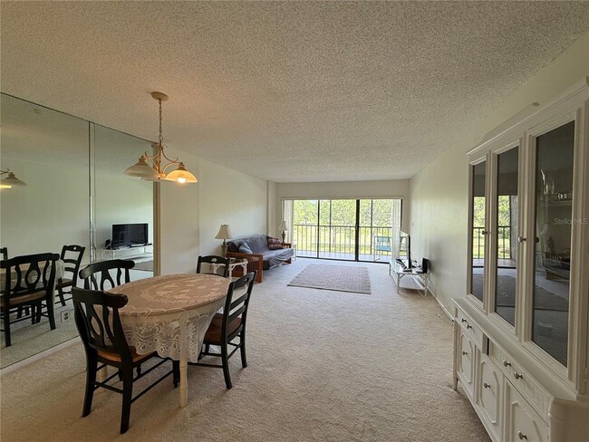 Building Photo - 2700 Cove Cay Dr