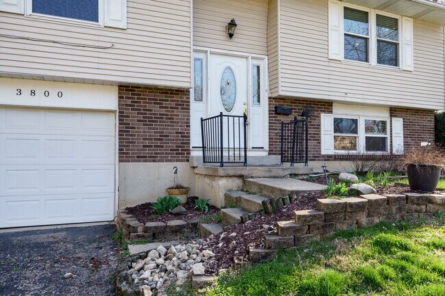 Foto del edificio - 3800 Corkwood Dr