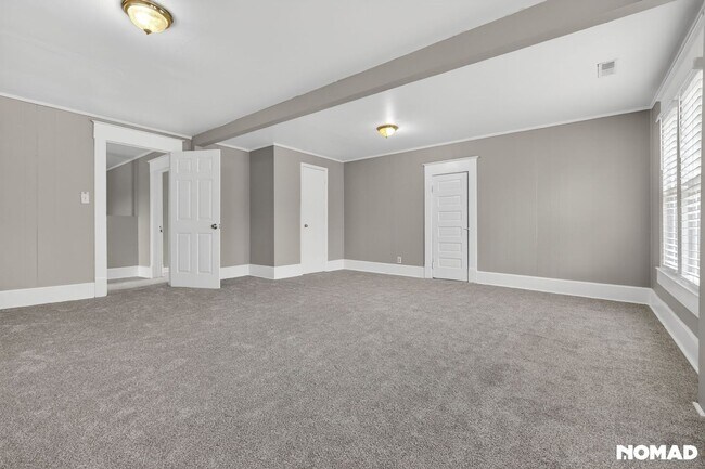 Foto del edificio - 235 E Monmouth St