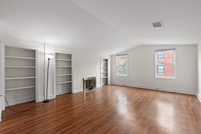 Building Photo - 631 Catharine St