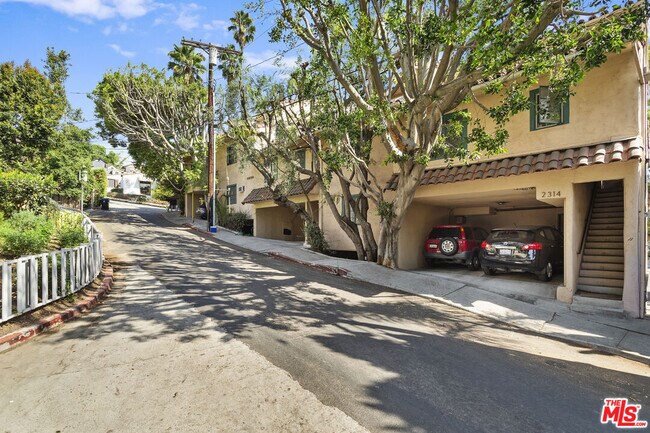 Building Photo - 2314 N Gower St