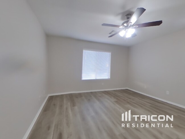 Foto del edificio - 13261 W Paradise Ln