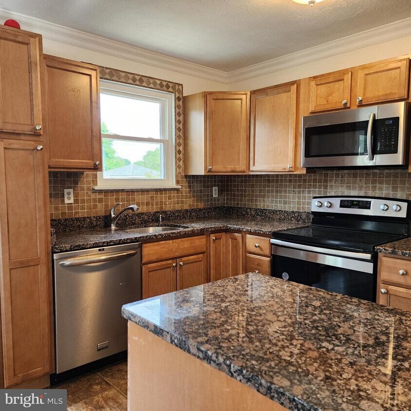 8014 Cross Creek Dr, Glen Burnie, MD 21061 House Rental in Glen