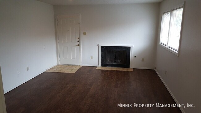 Foto del edificio - 8208 Vernon Ave