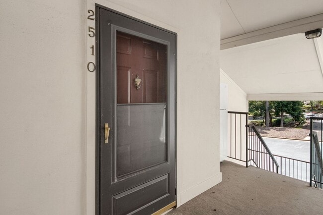 Building Photo - 2510 Huntingdon Chase