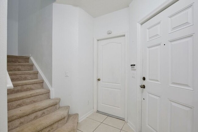 Photo - Beautiful 2/2.5 Cozy Townhome with a 1 Car Garage in the Gated Community of Victoria Pines - Orlando