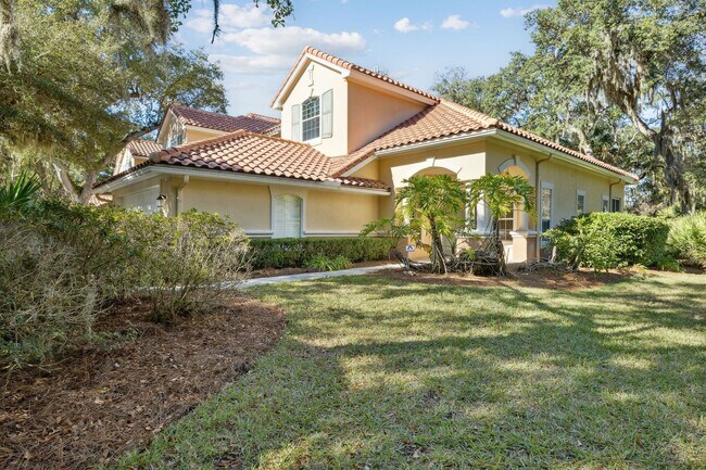 Foto del edificio - WALK TO THE BEACH!