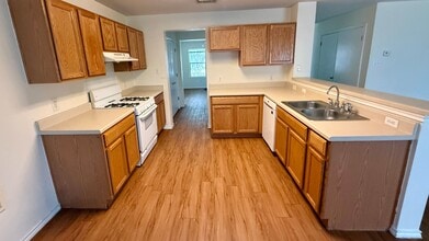 Building Photo - 940 Goldenrod St