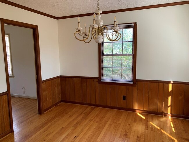 Building Photo - 3 Bedroom House off Timberlake Road