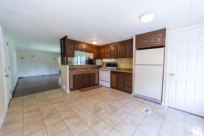 Building Photo - 368 N Rd