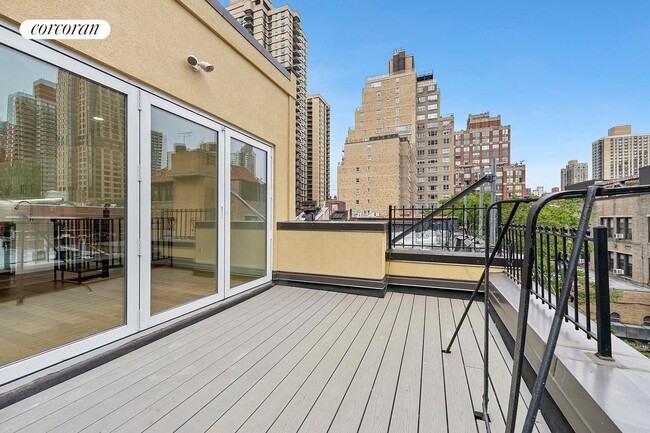 Building Photo - 421 E 81st St