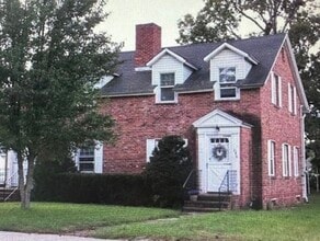 Building Photo - 144 Linwood St