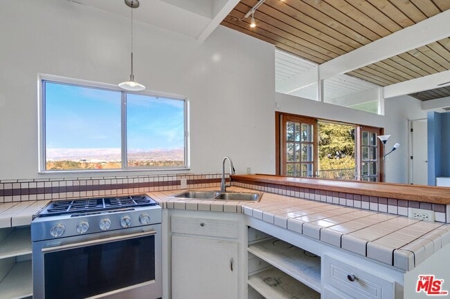 Building Photo - 11667 Picturesque Dr