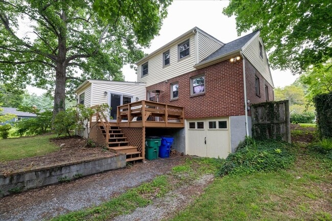 Building Photo - 1100 Kentwood Dr
