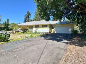 Building Photo - 15418 SE Meadowlark Ln