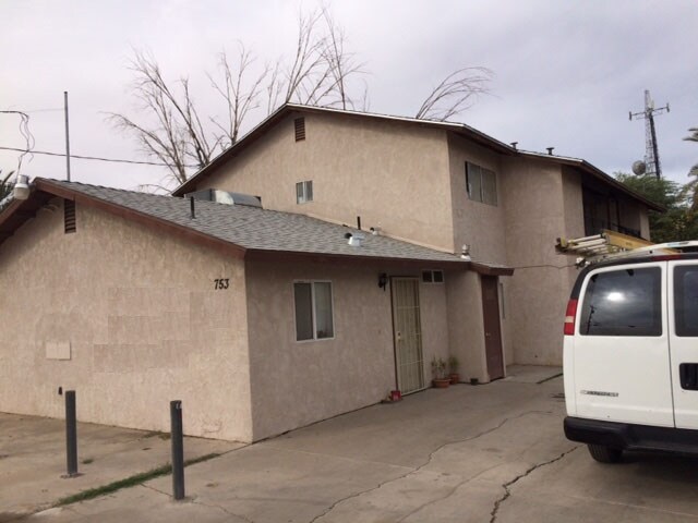 Building Photo - 749-753 W Olive Ave