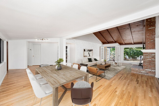 Building Photo - 11765 Laurelwood Dr