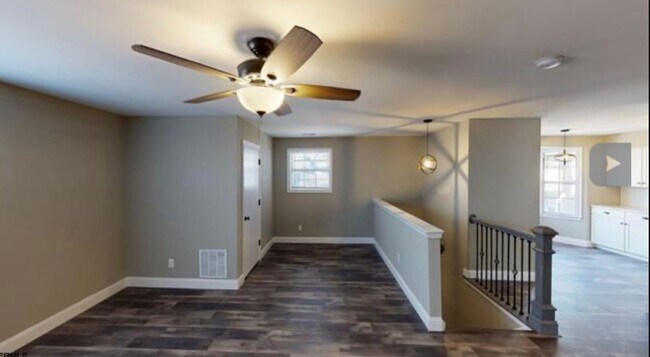 Foto del edificio - 750 E Fishers Creek Rd