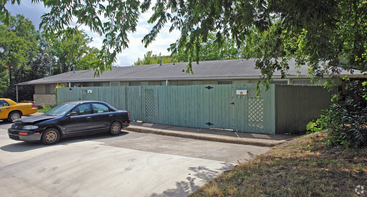 Primary Photo - 3902 Seiders Ave
