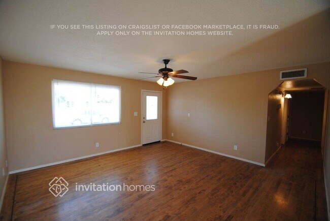 Building Photo - 535 E Quail Ave