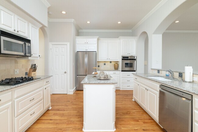 Foto del edificio - 3451 Binkley Ave