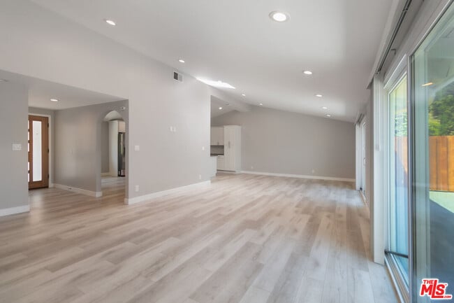 Building Photo - 5634 Mason Ave