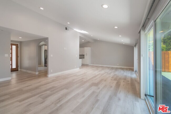 Foto del edificio - 5634 Mason Ave