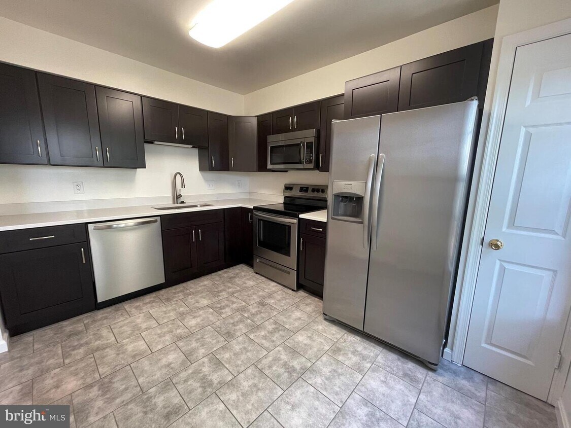 313 Cloude's Mill Dr, Alexandria, VA 22304 Townhouse for Rent in