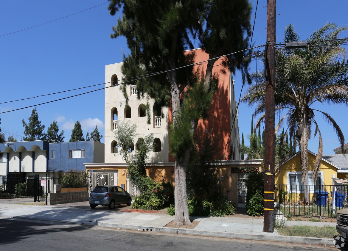 Foto del edificio - 6815 Baird Ave