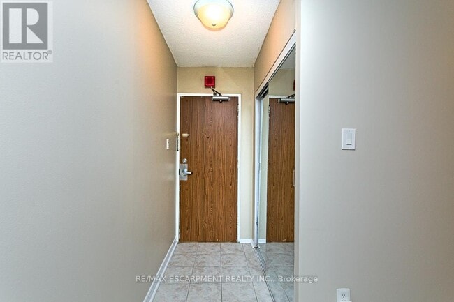 Building Photo - 50 Mississauga Vly Blvd