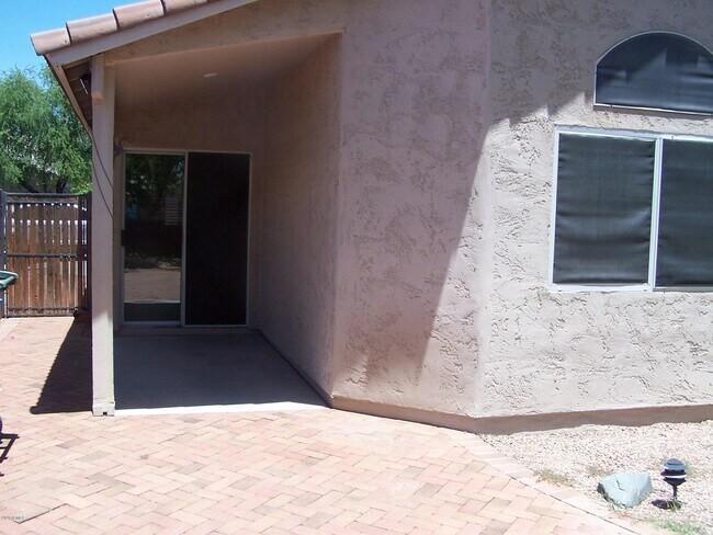 Foto del edificio - 16645 N 19th St