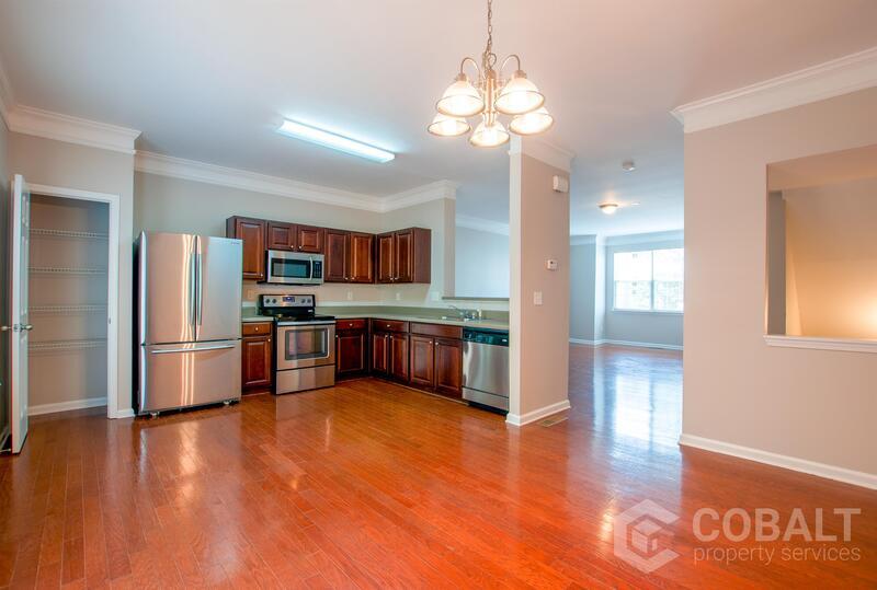 Foto principal - 6764 Blackstone Place