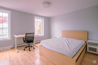 Building Photo - 236 Rue Notre-Dame-de-l'île