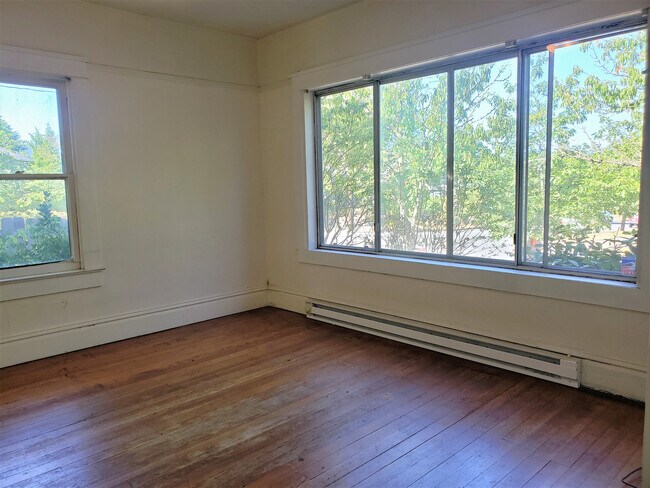 Foto del edificio - Beautiful 4 Bedroom House on Campus!