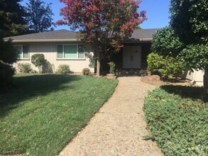 Building Photo - 616 Banbury Ct