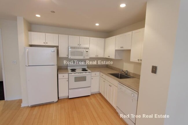 Building Photo - 40 Boylston St