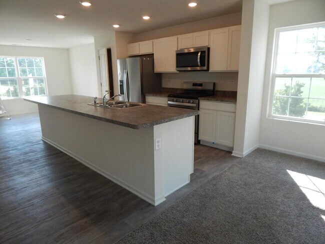 Building Photo - 2590 Bella Dr