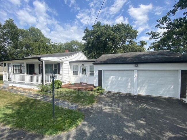 Foto del edificio - 1705 Bragg Rd