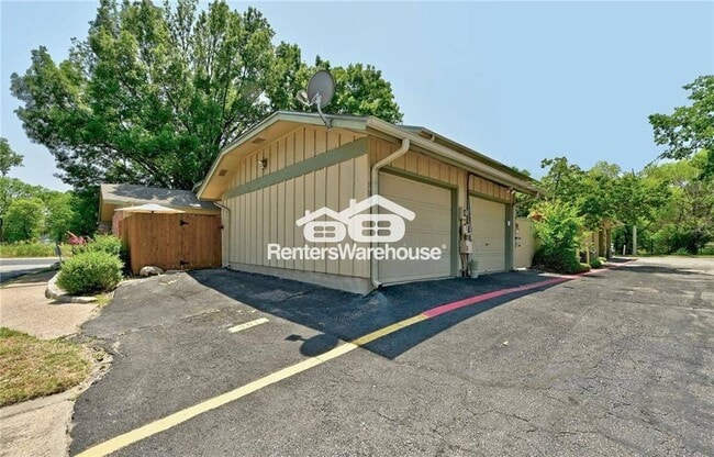 Building Photo - 901 Park Village Cove