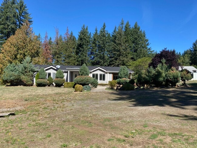 Building Photo - Spacious 4-Bed, 2-Bath Home on 5+ Acres