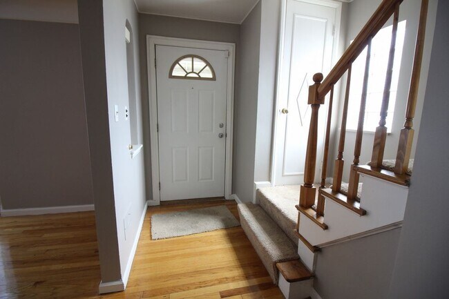 Foto del edificio - Beautiful Home in Grosse Pointe Woods
