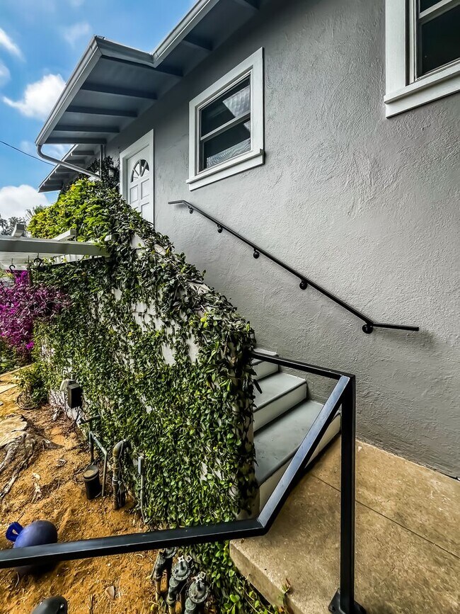 Building Photo - Unbelievable Stand-Alone 2-Bedroom House in Prime West Hollywood Hills