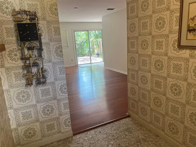 Foto del edificio - 703 NE 5th Pl