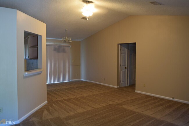 Building Photo - 126 Creekwood Cir