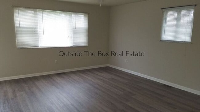 Building Photo - Three Bedroom Ranch in Kettering!