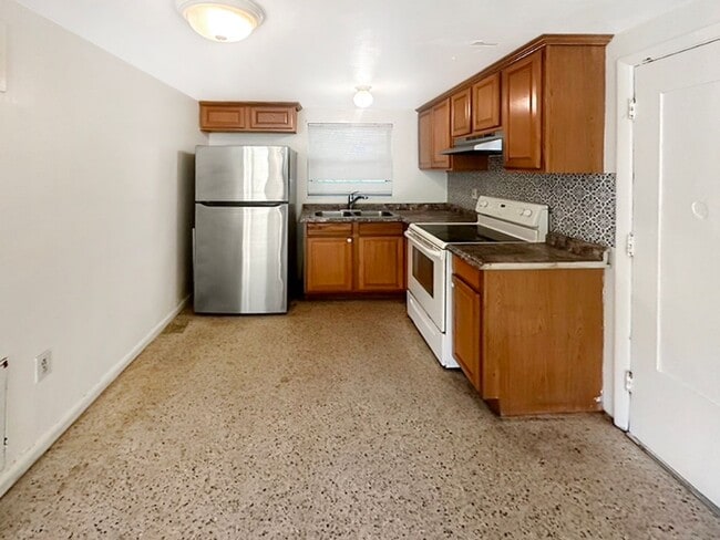 Building Photo - Pet-Friendly Rental Between University Pkw...